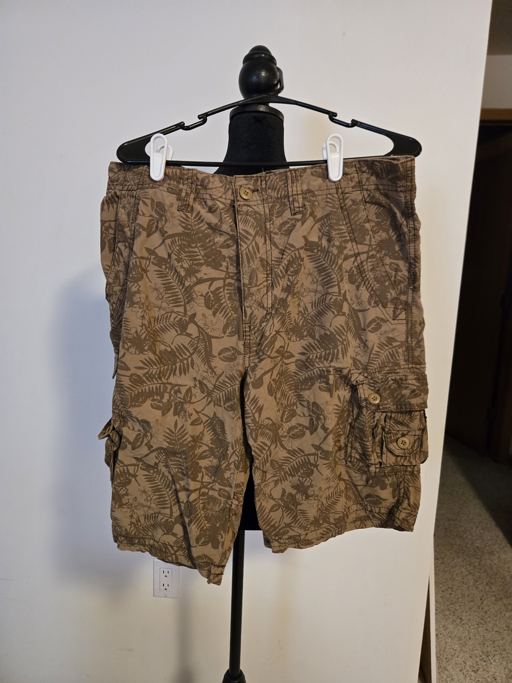 Men's Brown Tropical Leaf Cargo Shorts